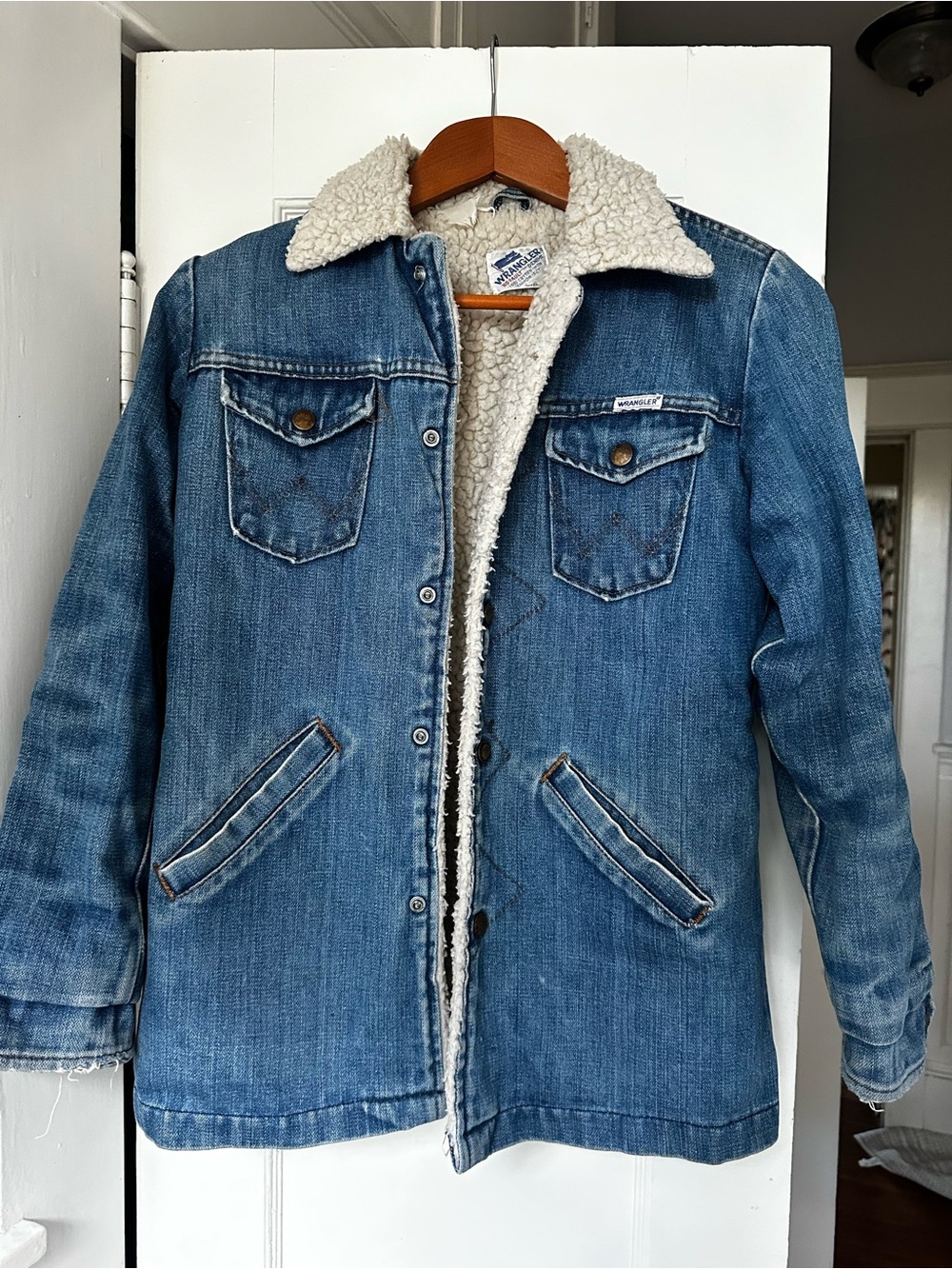 Vintage Wrangler Women’s Blue Denim Sherpa-Lined Jacket